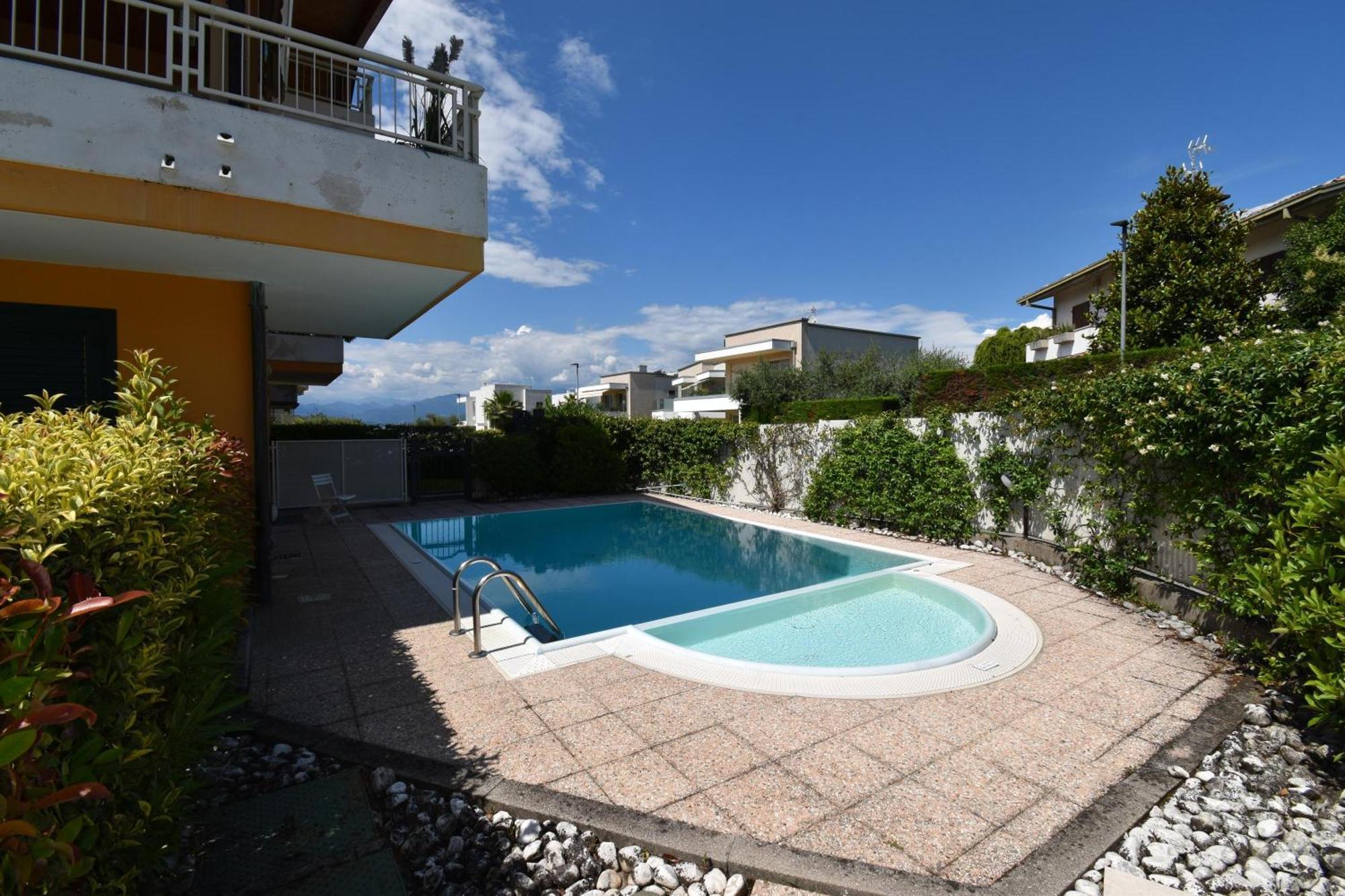 Casa Emma With Pool - Happy Rentals Sirmione Buitenkant foto